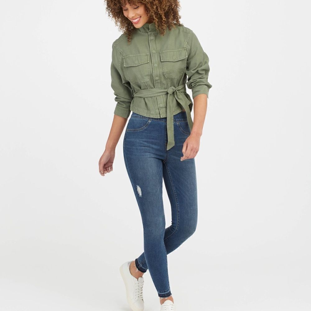 ✨ SPANX DISTRESSED SKINNY JEANS✨
